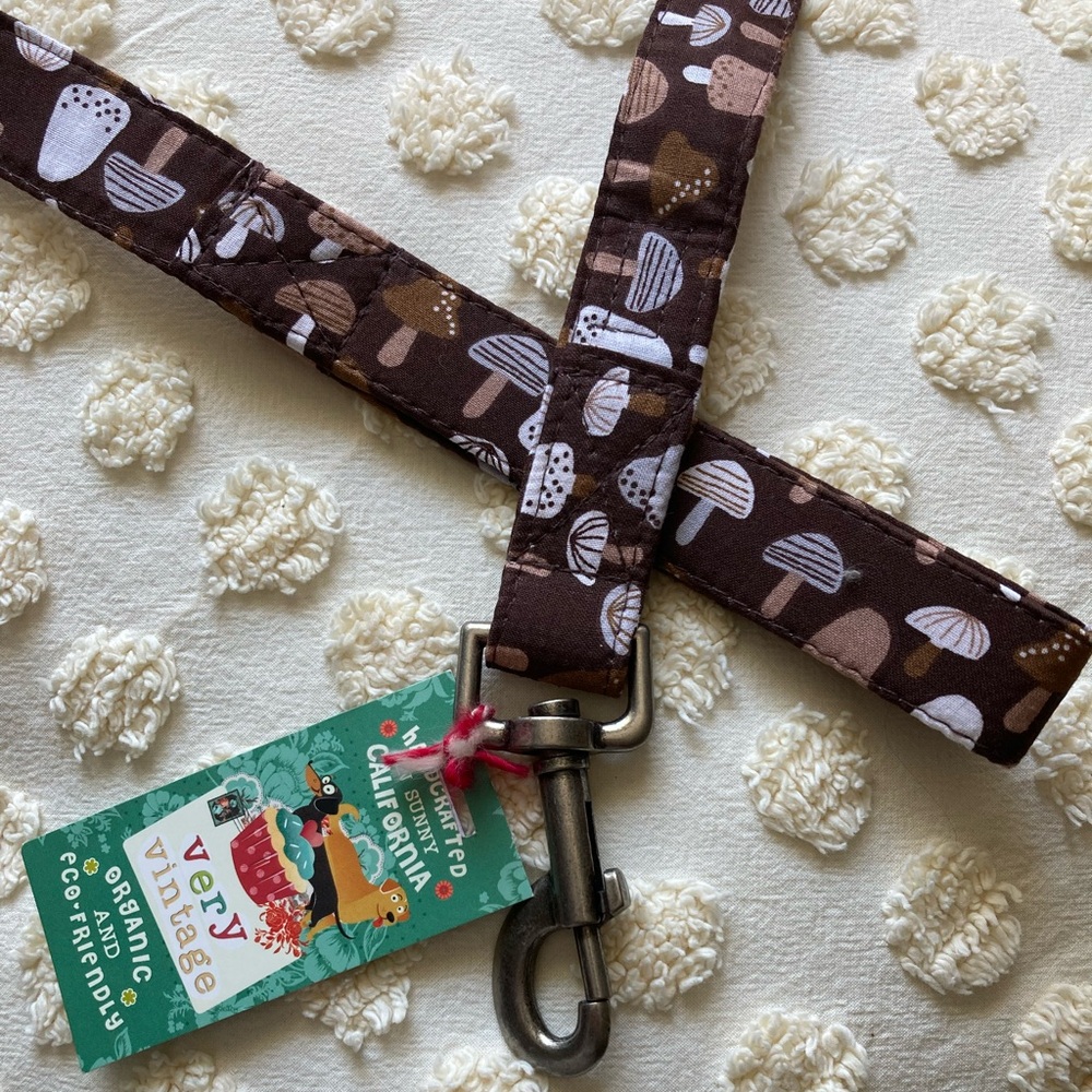 Very Vintage Mushroom Dog Collar & Leash Set | Shiitake Print Size Large 15-24”